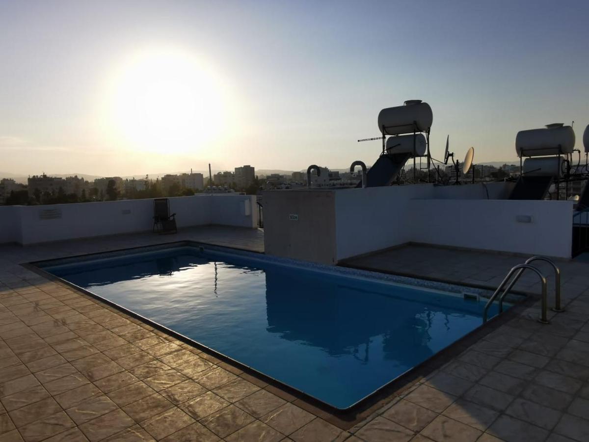 Carisa Downtown With Rooftop Pool Lárnaca Exterior foto