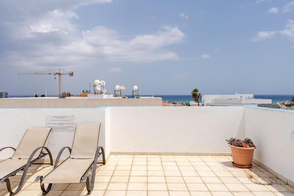 Carisa Downtown With Rooftop Pool Lárnaca Exterior foto