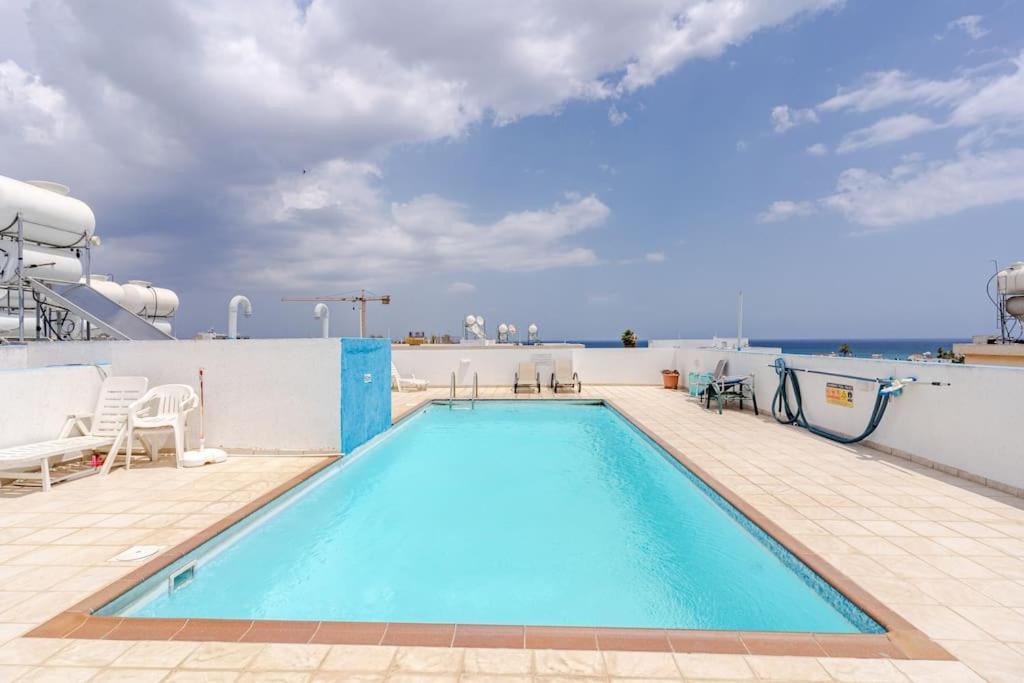 Carisa Downtown With Rooftop Pool Lárnaca Exterior foto